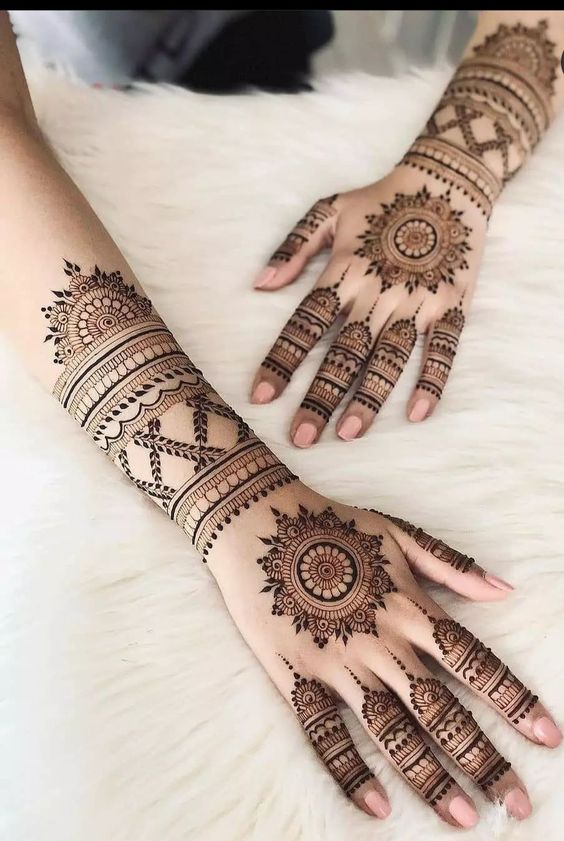 Beautiful Karwa Chauth Special Mehndi Design with Flowers
